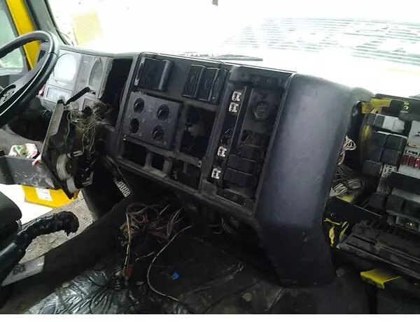камаз 43118 салон кабины, камаз 43118 салон, камаз 44108 салон кабины, урал 4320 кабина водителя, кабина урал 5557