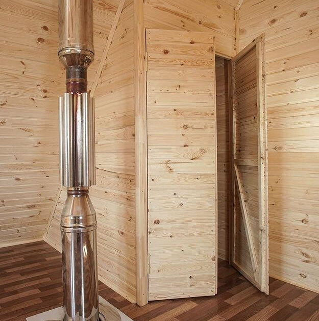 сэндвич труба для бани 130мм, дымоход в парной горизонтально, монтаж дымохода, дымоход сэндвич нержавейка дача 2 этаж, сэндвич труба для бани из нержавейки