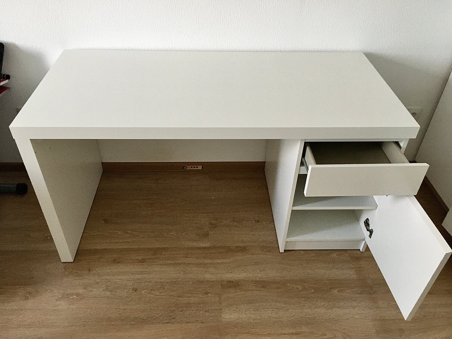 письменный стол мальм икеа, стол икеа мальм белый, письменный стол ikea маррен, стол икеа с выдвижными ящиками, письменный стол икеа 90х90