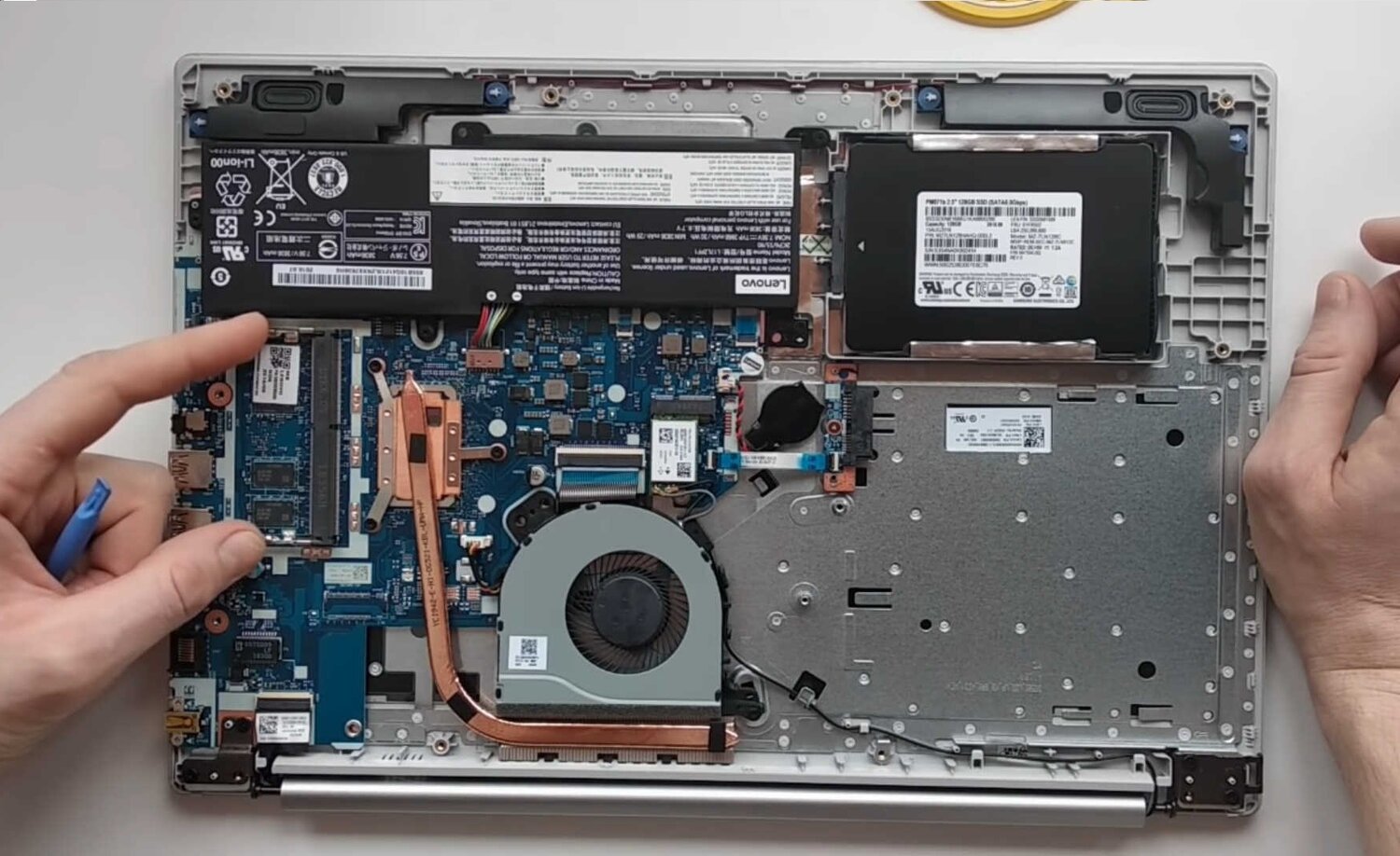 lenovo ideapad 320 внутренности, lenovo ideapad 320 ast разбор, lenovo ideapad 520 оперативная память, lenovo ideapad 320 15iap разборка, lenovo ideapad 320 в разборе