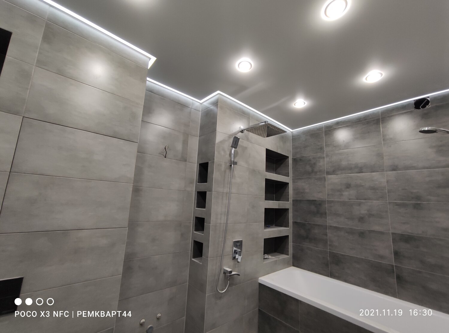 парящий потолок в ванной 3м2, парящий потолок в ванной, парящий потолок с подсветкой в ванной, парящий потолок в ванне, парящий натяжной потолок в ванной