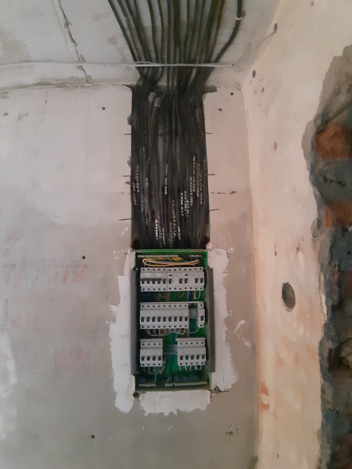 электромонтаж, электромонтажные работы, евромонтаж электрика, услуги электрика, работа электрика