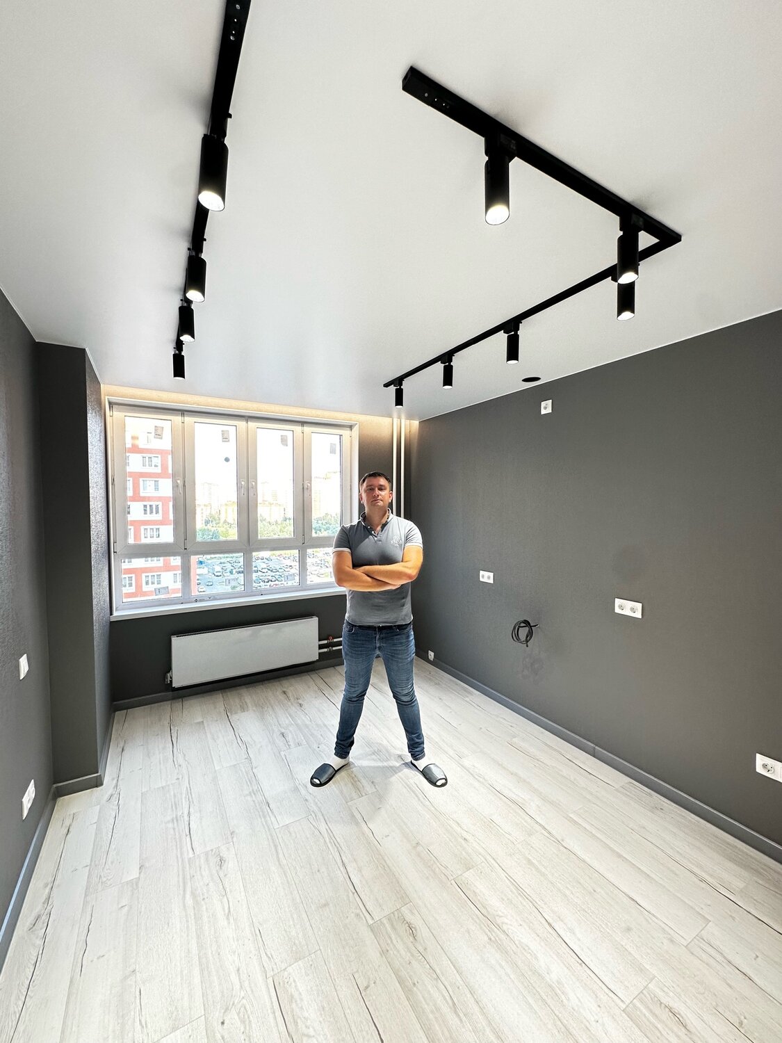 трековые системы освещения, ремонт квартир под ключ, трековое освещение для натяжных потолков, освещение трековыми светильниками, трековое освещение