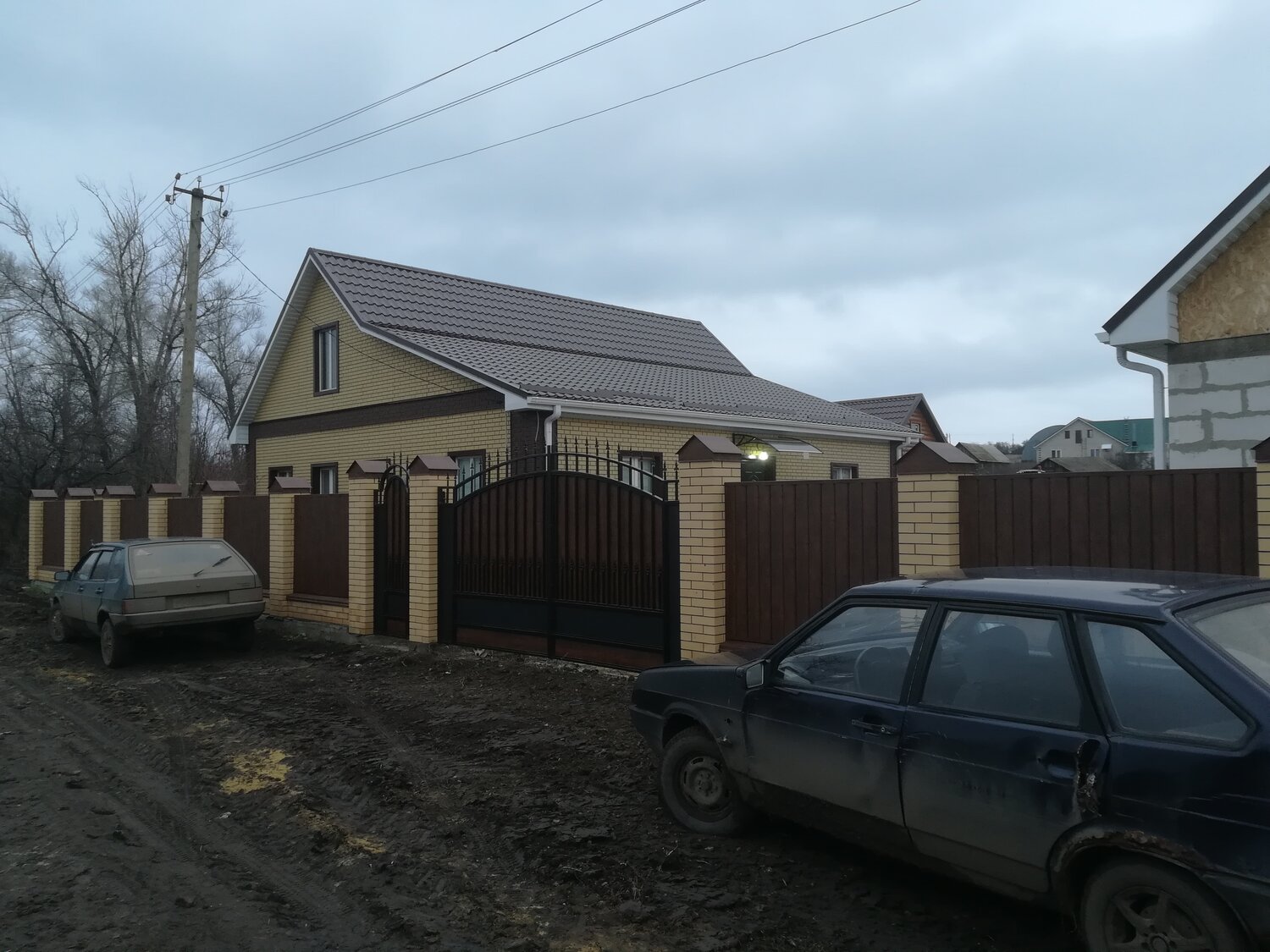 Монтаж кровли из металлочерепицы