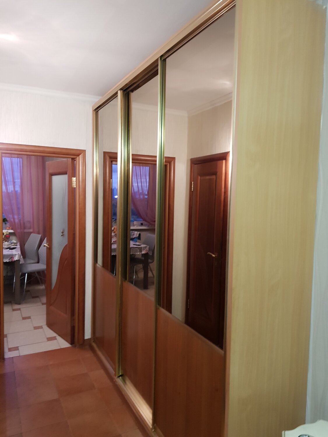 двери купе в прихожую, квартира, встроенный шкаф купе в прихожую п44, встроенный шкаф в прихожей в двухкомнатной квартире, двери купе