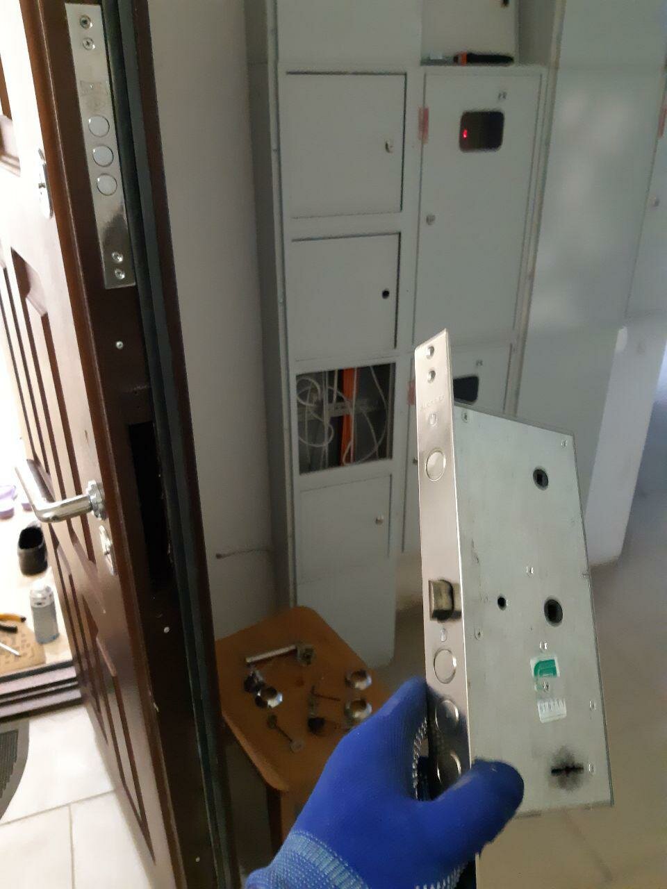 Заедает врезной замок двери - 98 фото