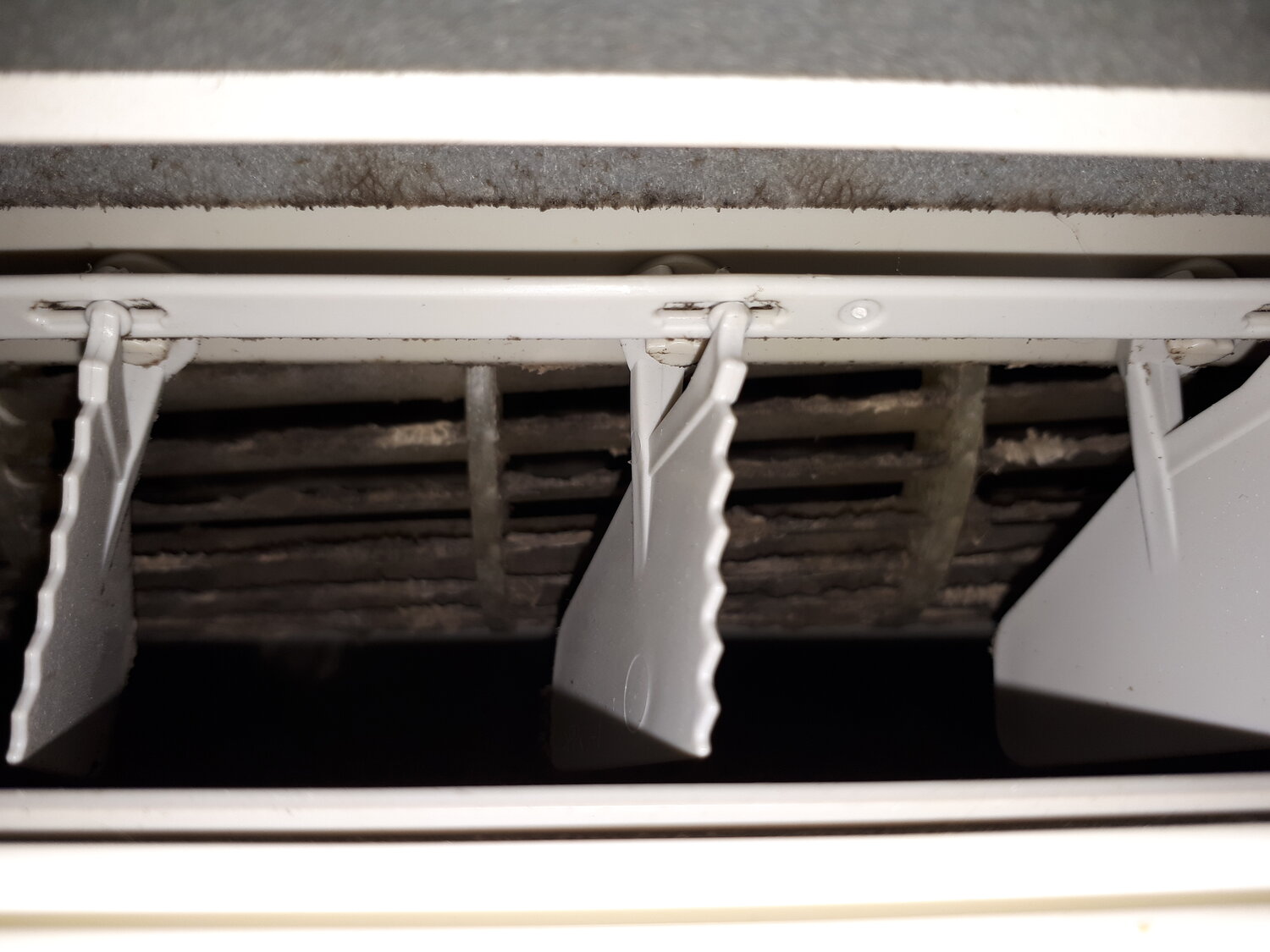 кондиционер, внутренний блок кондиционера замерзает, плесень в отсеке для кондиционера, чистка кондиционеров в самаре, терморегулятор компрессорного холодильника daewoo fr 091a