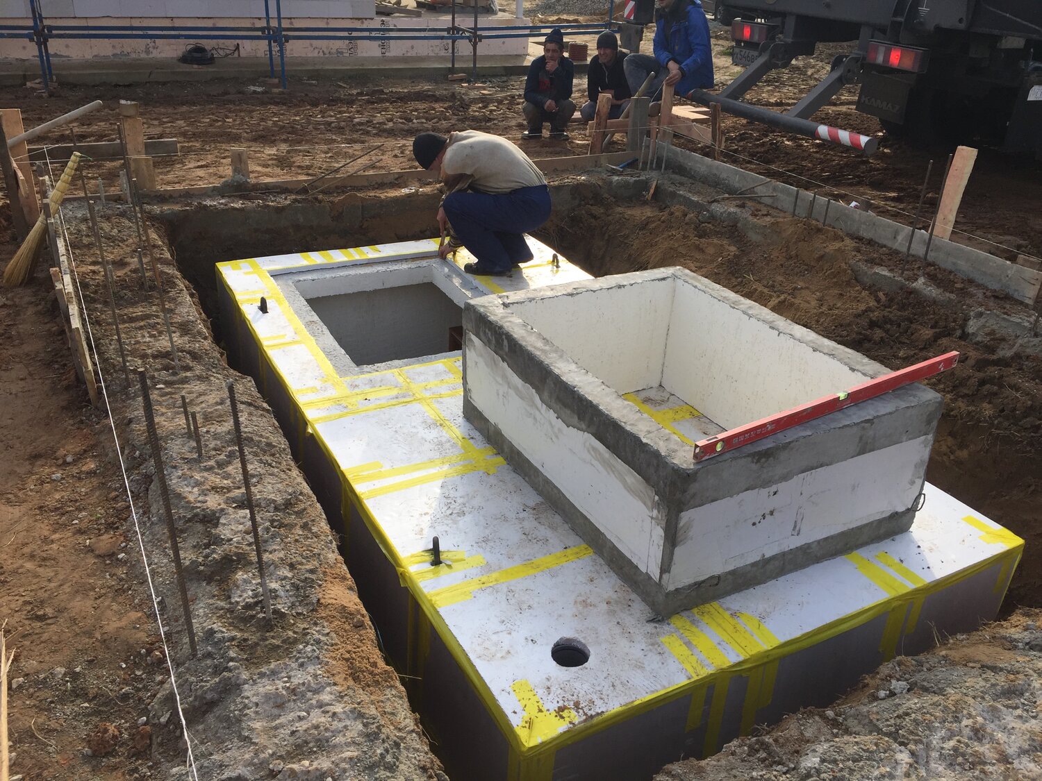 Бригада для строительства погреба - 97 фото