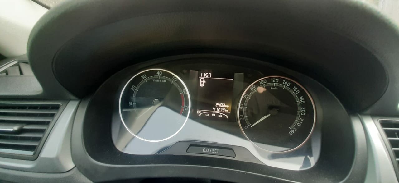 автомобиль, рапид спидометр, расход топлива шкода рапид 1.4 турбо, приборная панель максидот skoda rapid, шкода рапид спидометр 200