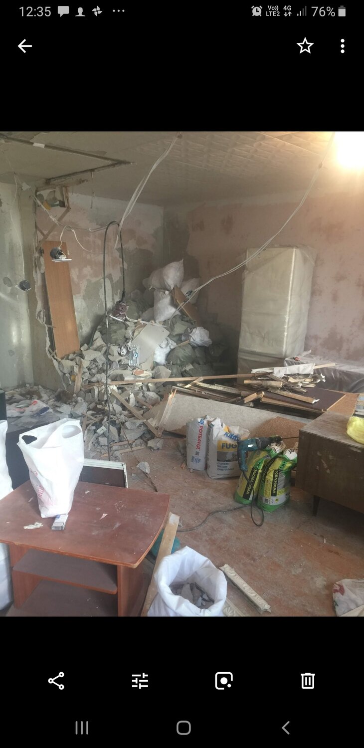 в гараже, хлам в гараже, взорвался титан, квартира, компьютер взорвался