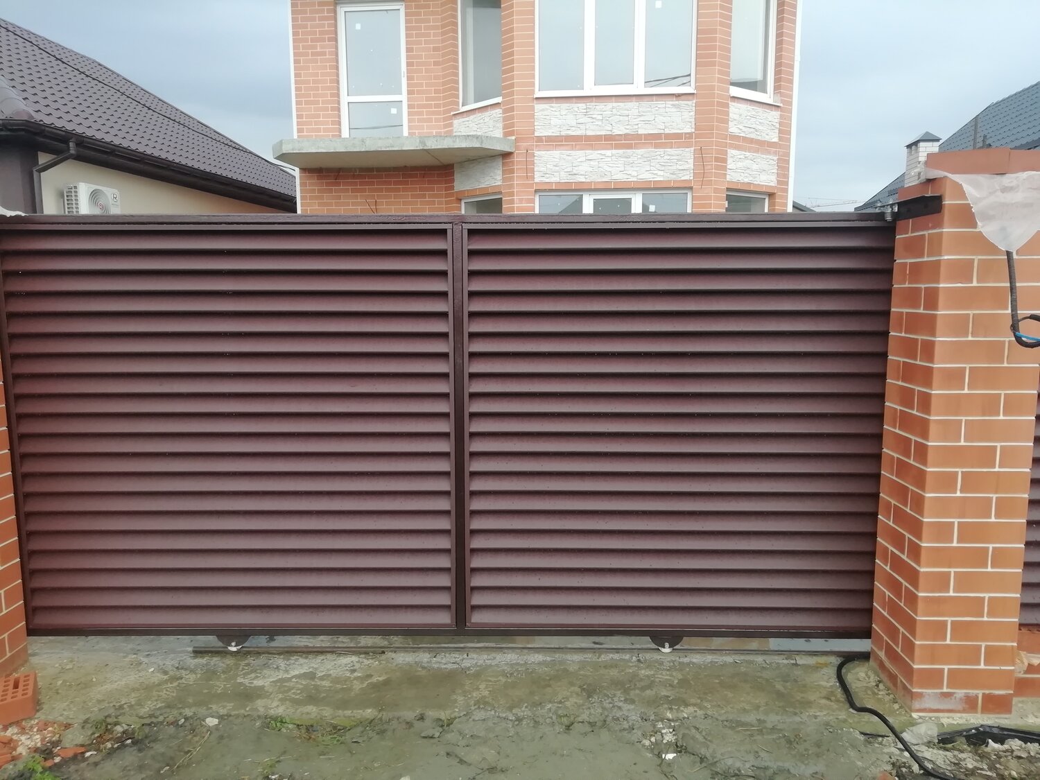 забор жалюзи рал 8017, забор жалюзи, забор жалюзи rr32, забор жалюзи ral 8017, забор жалюзи металлические