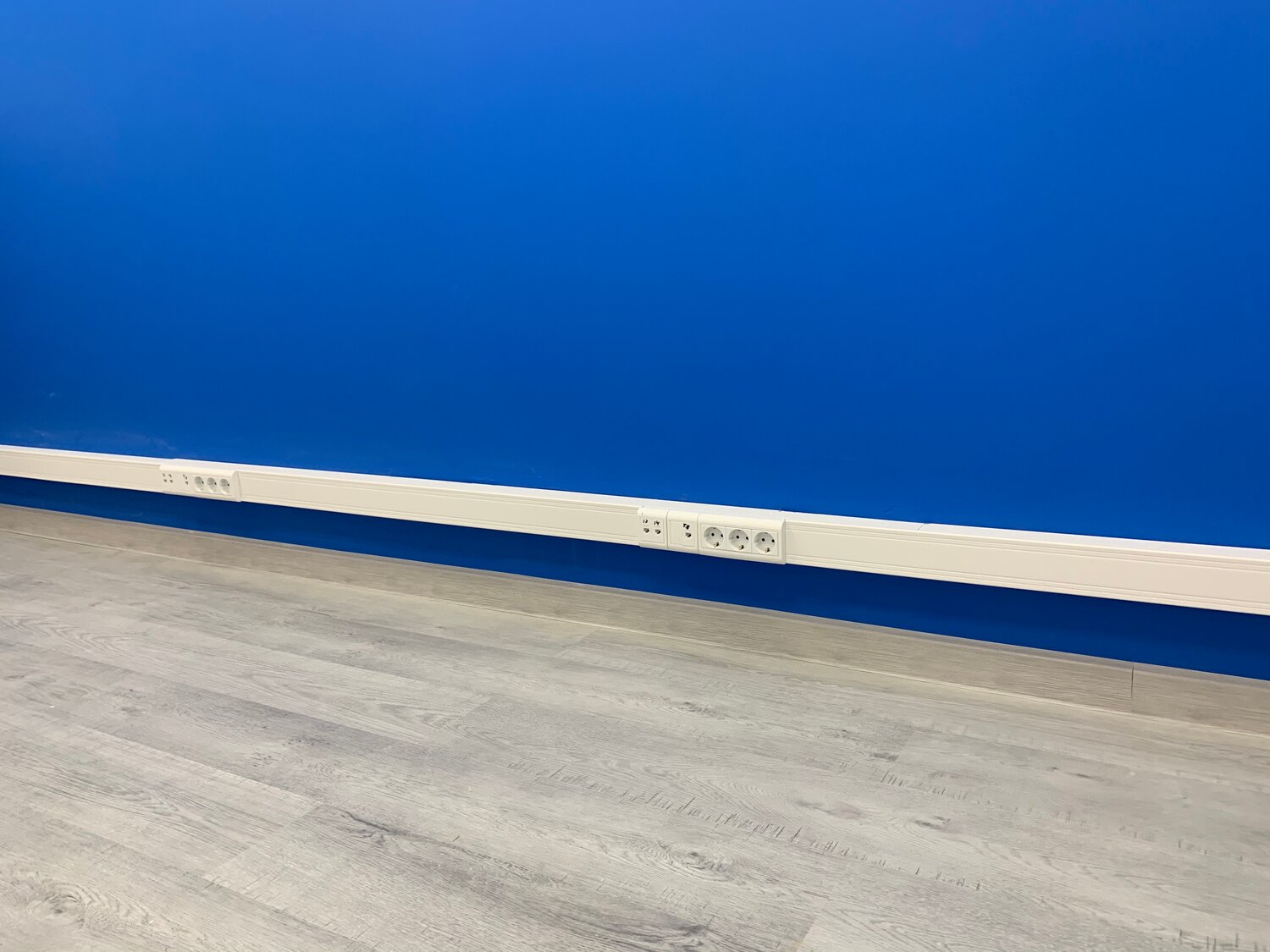 fl1 плинтус wallstyl nmc 80х12х2000 мм, плинтус дюрополимер nmc fl1, плинтус напольный узкий, плинтус nmc wallstyl fl1, плинтус
