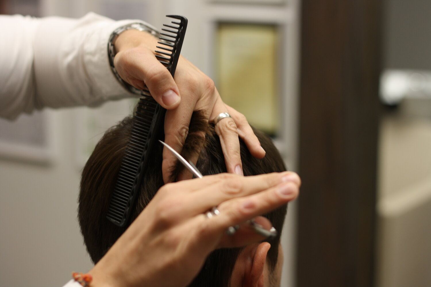 парикмахер, стрижка волос, парихмахер, дарим стрижку, haircut on hand