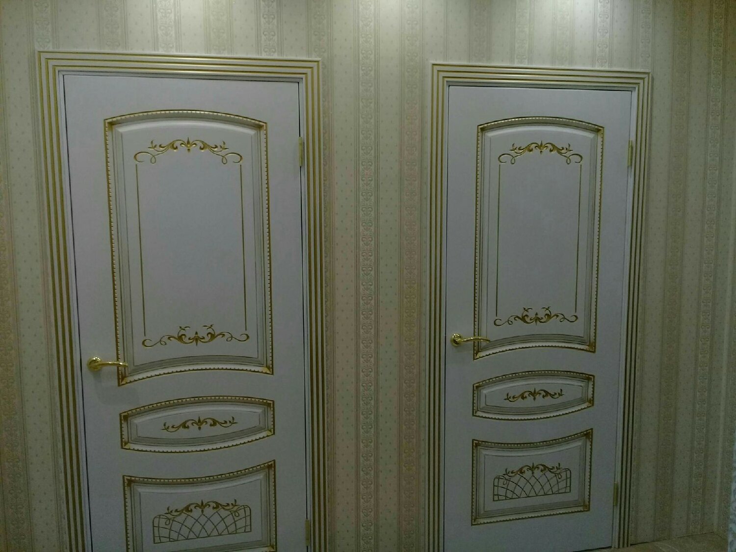 ульяновские двери regidoors алина-2 белая эмаль + золотая патина, двери с патиной в интерьере, двери с патиной, двери двери, межкомнатная дверь шейл дорс ария в4 грейс