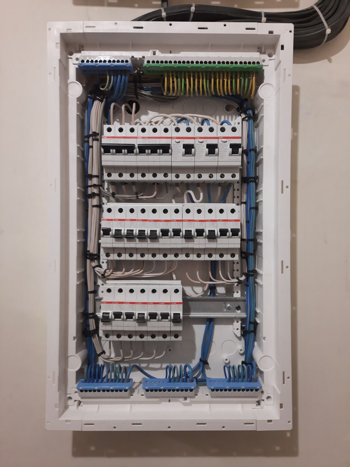 Электромонтажные работы в Москве: 120 электромонтажников со средним ...