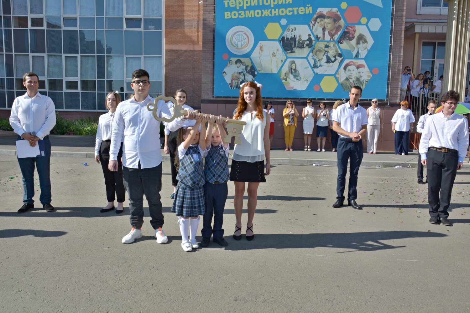 торжественная линейка, линейка 1 сентября 2019 года, линейка 1 сентября 2021 пенза 71 школа, 1 сентября линейка, в школе