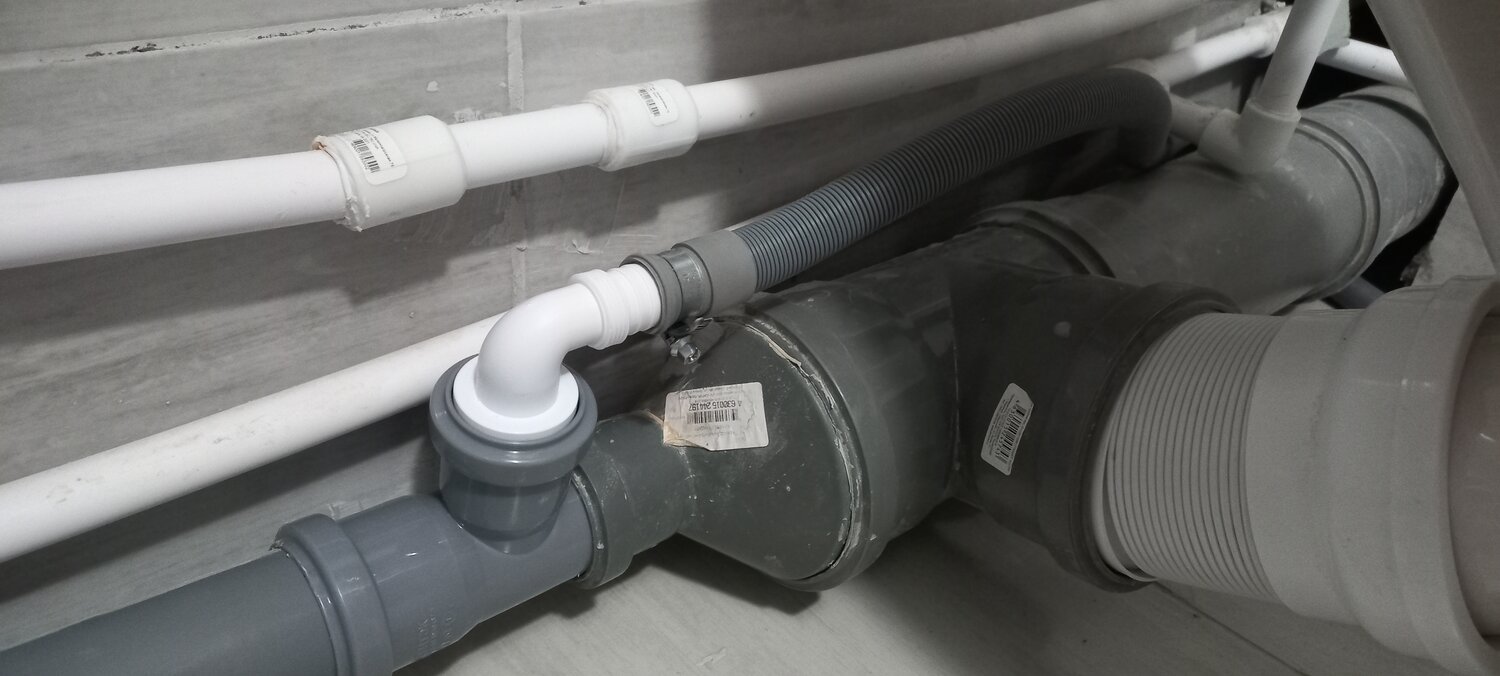 слив стиральной машины в 110 трубу, монтаж канализации, слив для стиральной машины в канализацию, сухой сифон для стиральной машины hl4000, сифон для стиралки