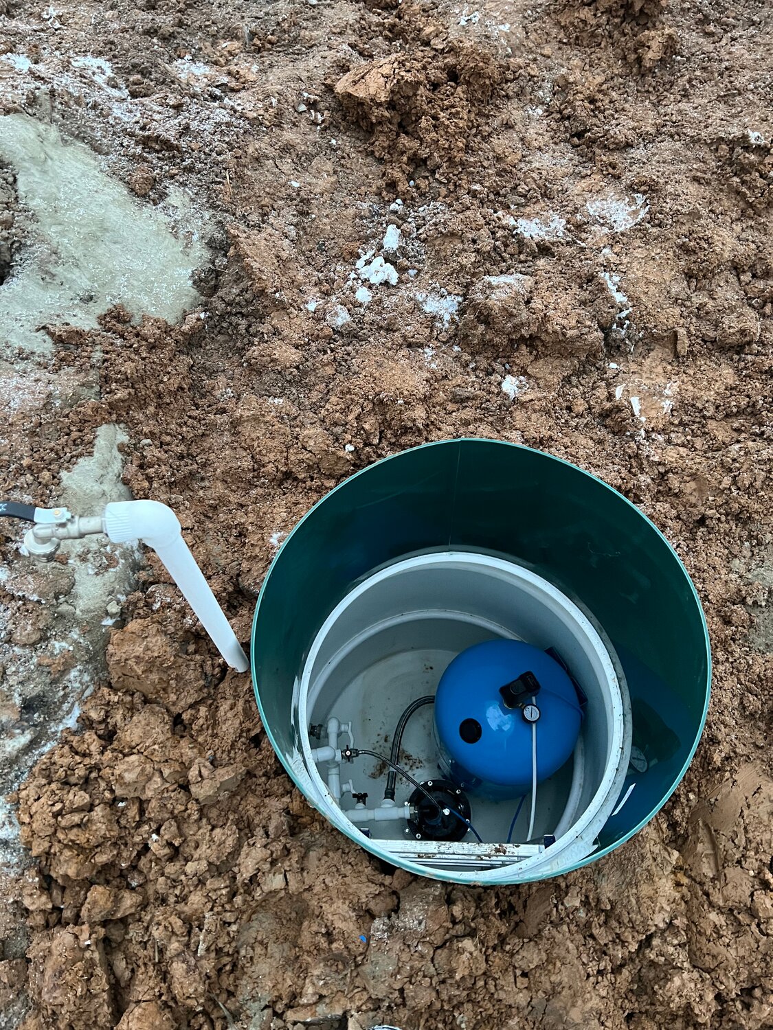 обустройство скважины, обустройство скважины для воды, обустройство скважины с кессоном, обустройство кессона, кессон для скважины