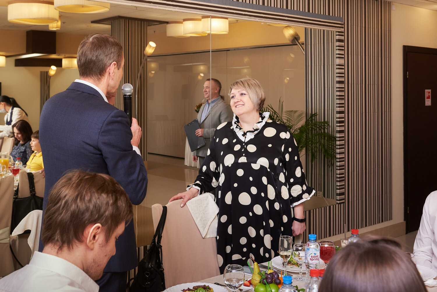 вручение, деловой этикет, руководство компании, артур парфенчиков с женой, церемония награждения