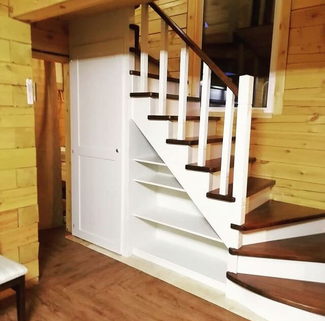 деревянная лестница, лестница двухмаршевая сосна, деревянная лестница в частном доме, деревянные лестницы на второй этаж в частном, лестница деревянная на второй
