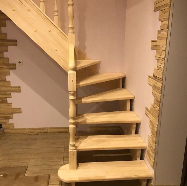 лестница полувинтовая деревянная, деревянная лестница, деревянная лестница своими руками, деревянная лестница с поворотными ступенями, деревянная лестница на косоурах