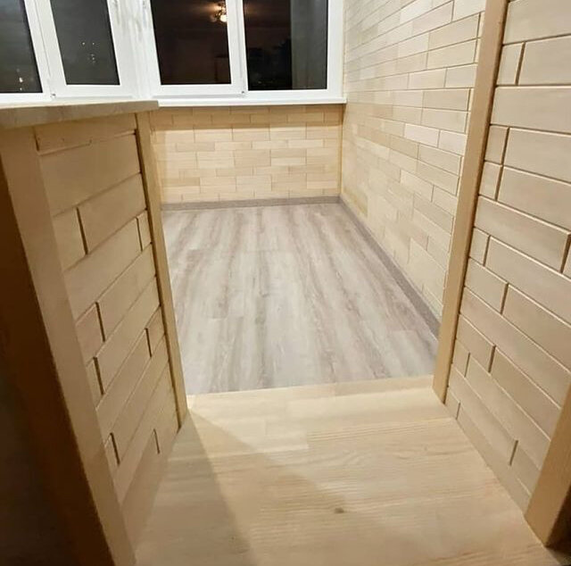 балкон отделка, обшивка балкона, отделка лоджии вагонкой, отделка балкона ламинатом, отделка лоджии