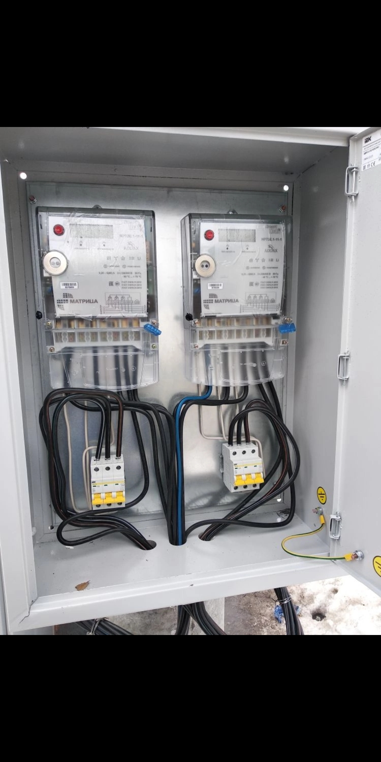 щит учета электроэнергии 15 квт 380в, щит учета мрск 15 квт, трехфазный распредщит 15 квт, щит учёта 380 вольт с нулевой шиной, щит учёта 380 вольт 15 квт на трубостойке