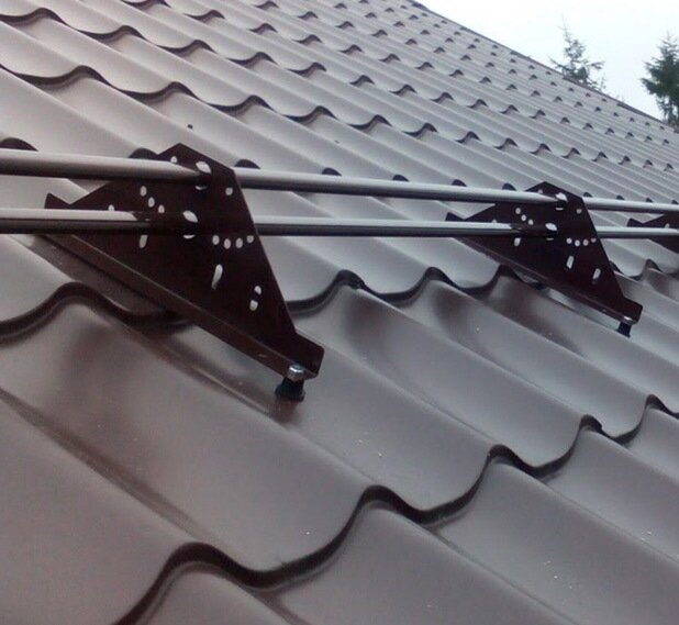 снегозадержатели трубчатые, крыша каскад и трубчатые снегозадержатели цвет серый графит, снегозадержатели на крыше, снегозадержатель трубчатый универсальный, снегозадержатель трубчатый для металлочерепицы