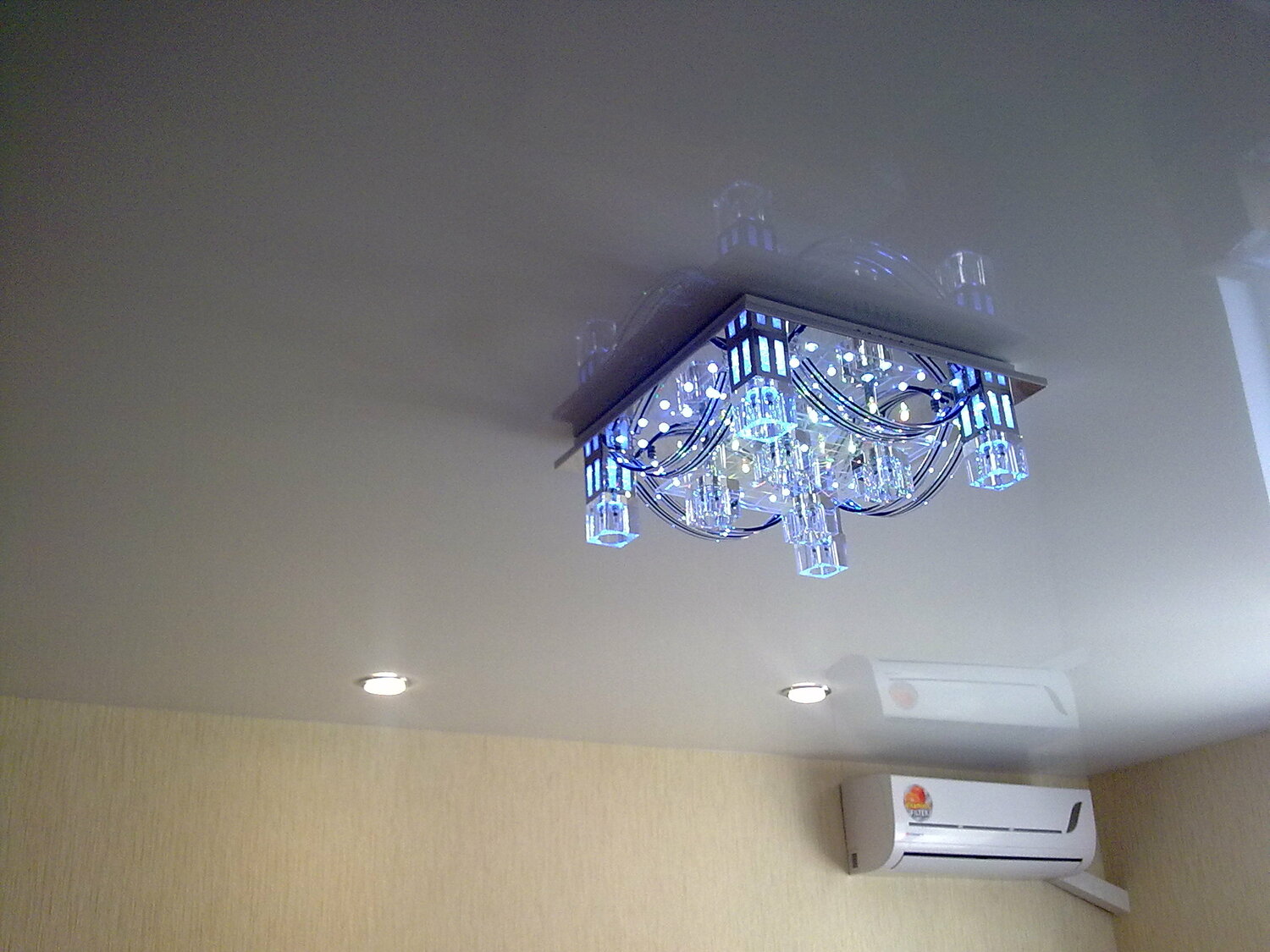 натяжной потолок, люстра, потолок, утапливаемые люстры в натяжной потолок, натяжной потолок матовый