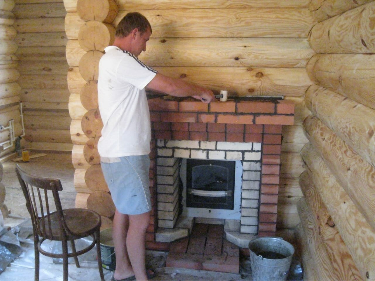 печи для бань с топкой в комнате отдыха, отделка печи в бане, отделка печи в бане кирпичом, печь камин для бани, банная печь