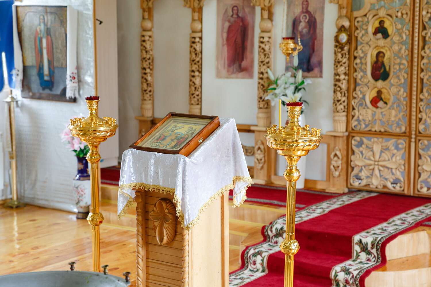 храм мощи матроны, храм, утварь церковная бачинский белая церковь, православный храм, аналой в православном храме