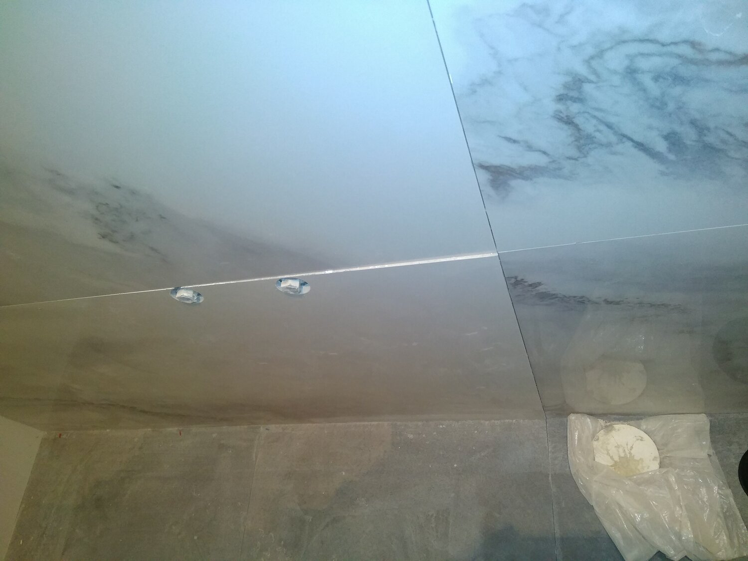 потолок, подвесные потолки, потолок системы армстронг, ровный потолок, зеркальный потолок