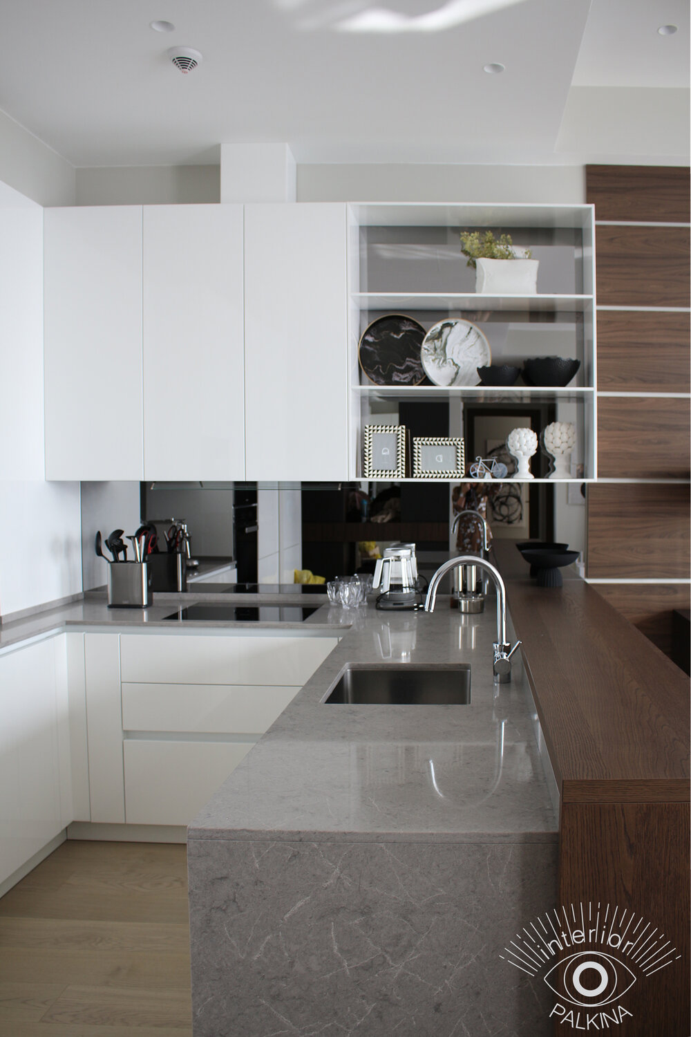 п-образная кухня в современном стиле, белые кухни в современном стиле глянец, дизайн кухни, кухня, кухня модерн