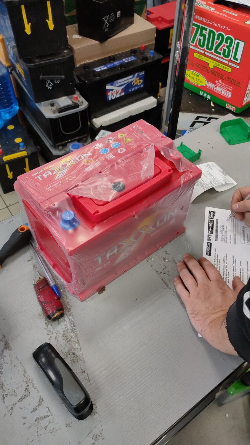 Замена аккумулятора на новый с выездом в Москве - Помощь на дорогах ...