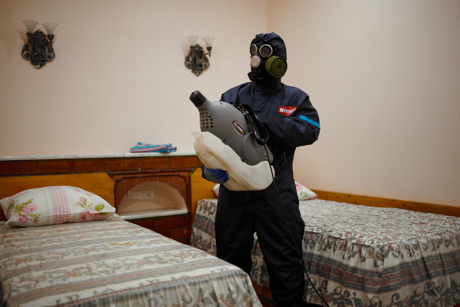 дезинсекция, дезинфектор, дезинфекция помещений, комната, военный дезинфектор