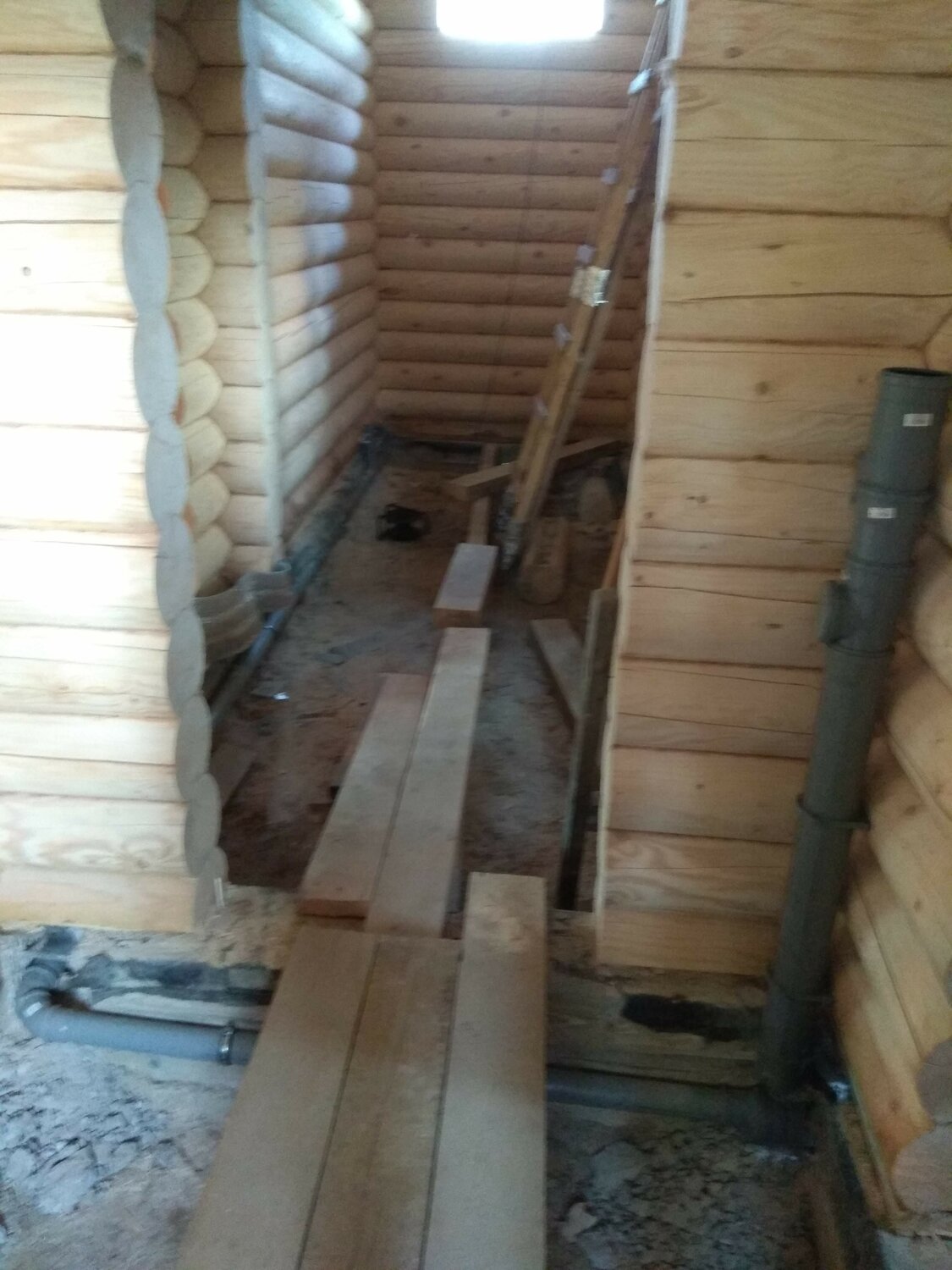 пол в деревянном доме, полы в бане из сруба, пол в бане из бревна, пол в срубе бани, перекрытия в бане из бруса