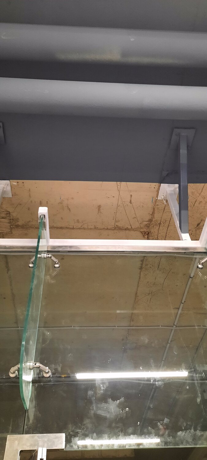 стеклянные полки в нишу в ванной, стеклянные полочки, стеклянные полки, стеклянные полочки в ванную в нишу, полка стеклянная