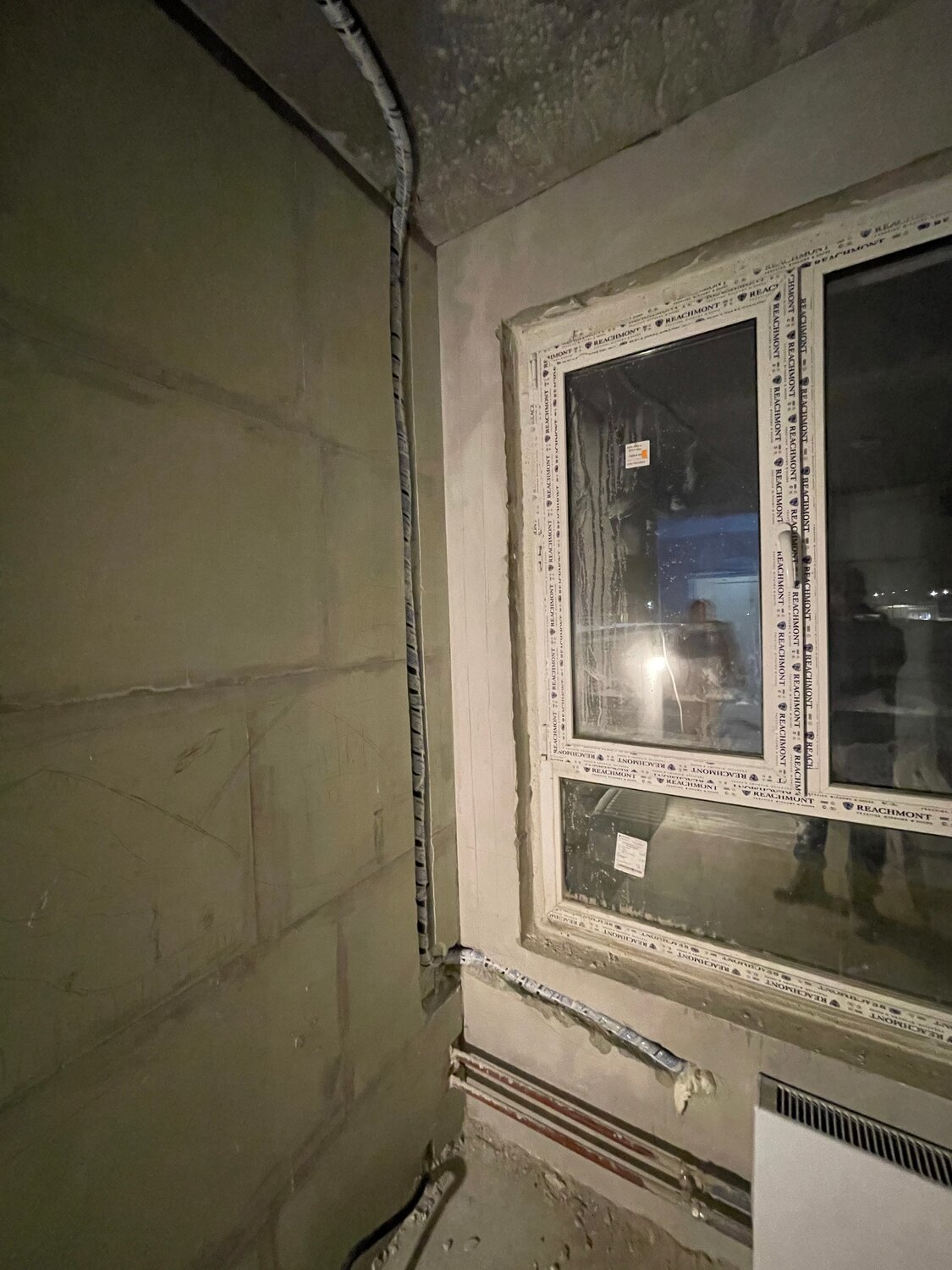 окно в хрущевке, окно, оконный проем, пластиковые окна, старое окно хрущевки