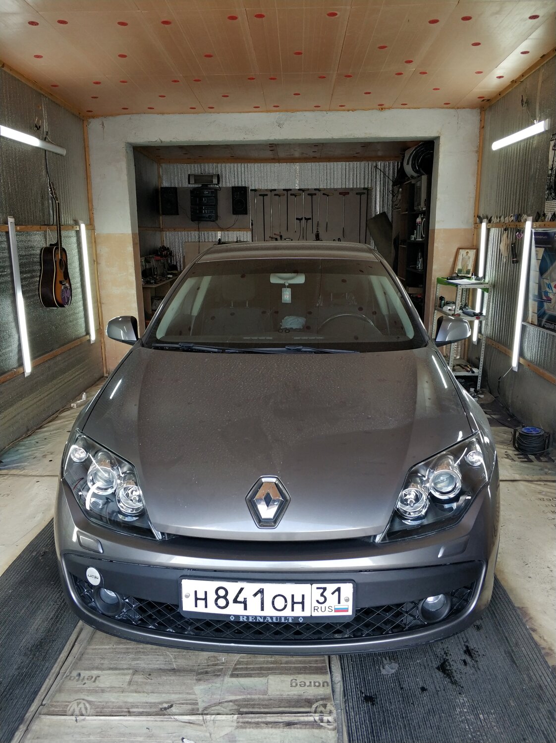 renault laguna, рено лагуна 3 бежевая, рено лагуна 2.0 2008, renault laguna iii, рено лагуна 3 тюнинг