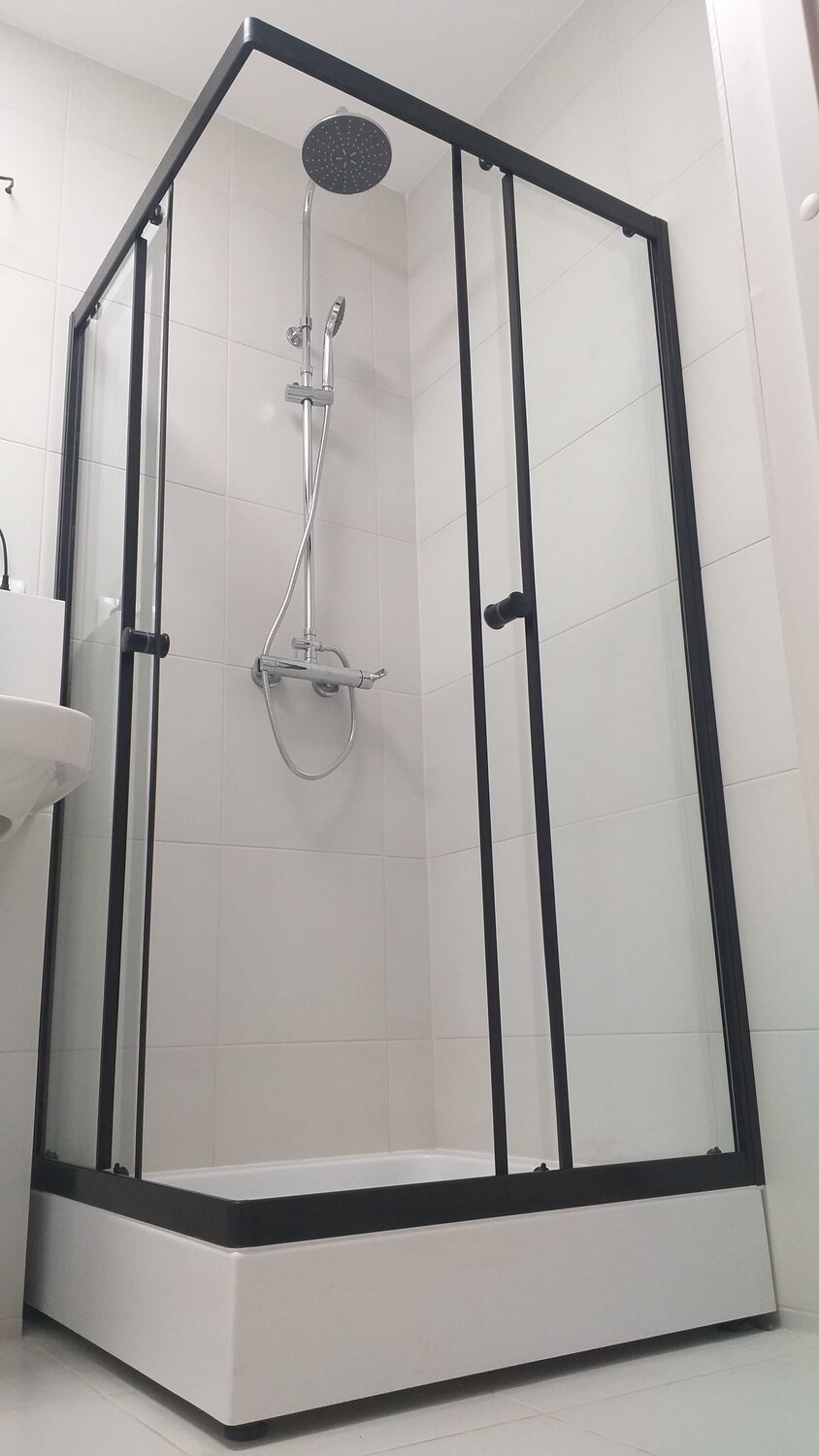 душевой уголок bravat drop bs090.2200a, душевая кабина kolo gdrp90222003, душевая кабина 70x70, душевая кабина bravat black line 90, душевые ограждения sole cube 90
