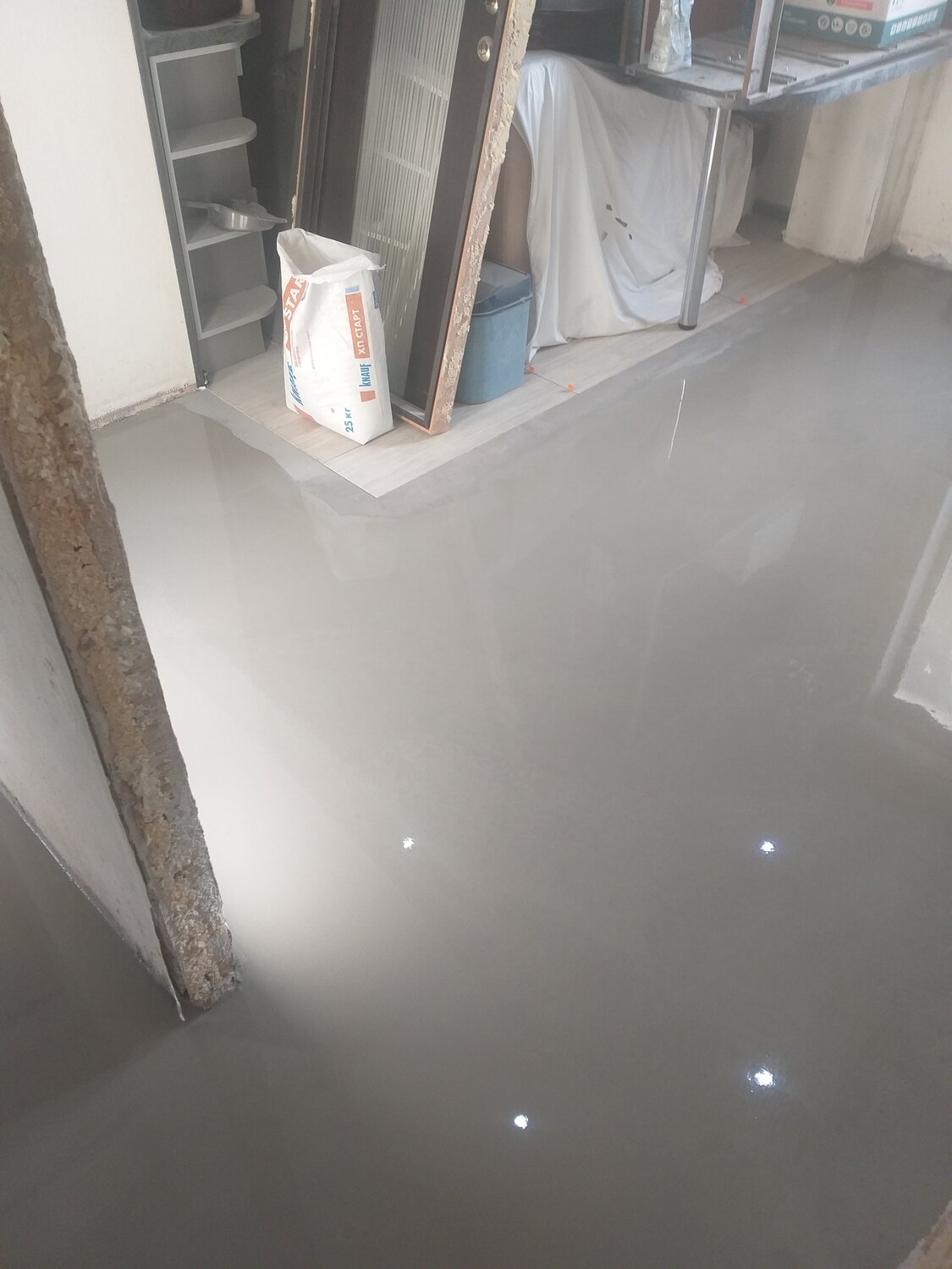 наливной пол, белый глянцевый наливной пол, глянцевый наливной пол, эпоксидный наливной пол, наливные полы
