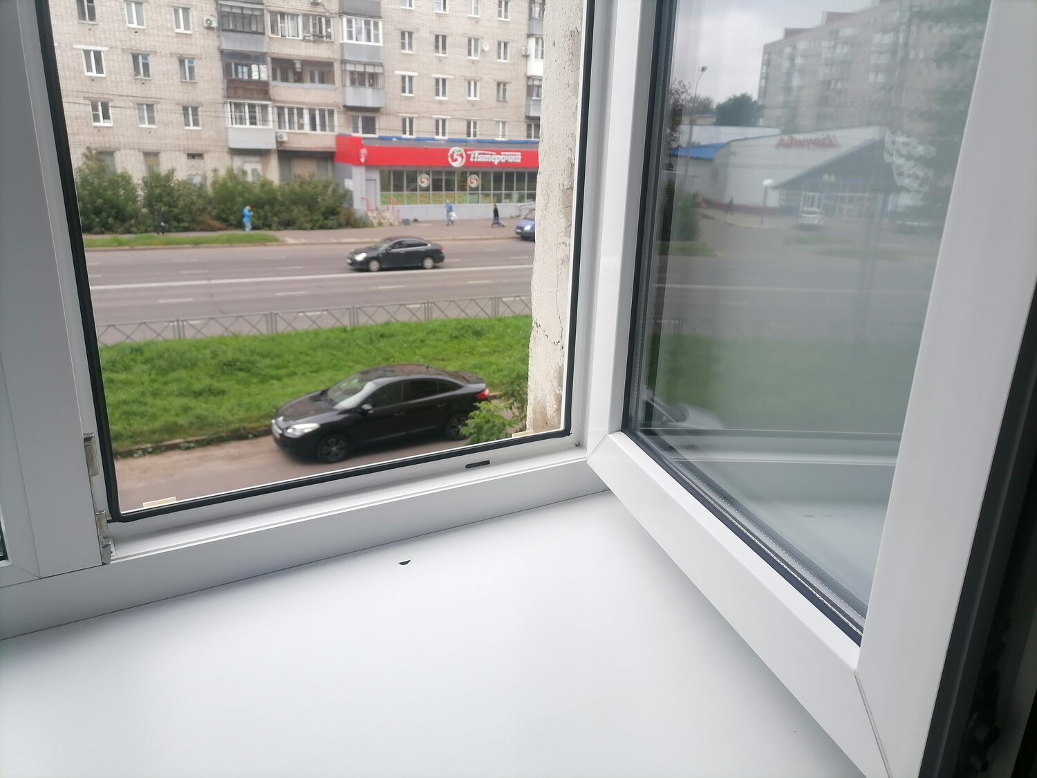 пластиковые окна на балкон, пластиковые окна, окно, под окнами, остекление