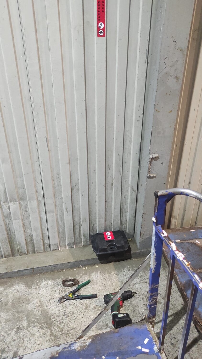 складские помещения, двери в гараж, поднятие металлического гаража, ворота гараж, помещение