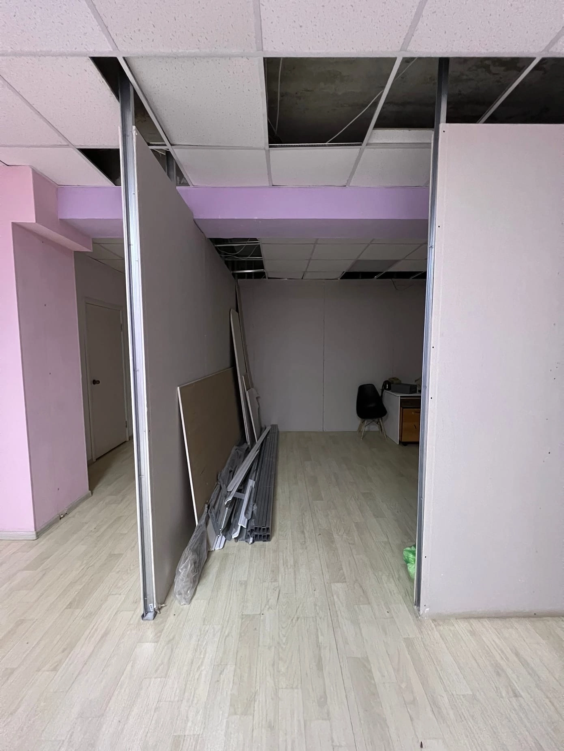 помещение свободного назначения, перегородки из гипсокартона, перегородка для офиса, монтаж перегородки из гипсокартона, межкомнатная перегородка из гипсокартона