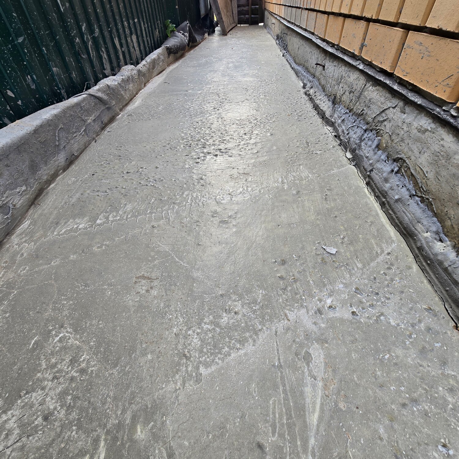 отмостка, отмостка вокруг дома, железнение бетонной отмостки, отмостка вокруг дома из бетона, отмостка для дома