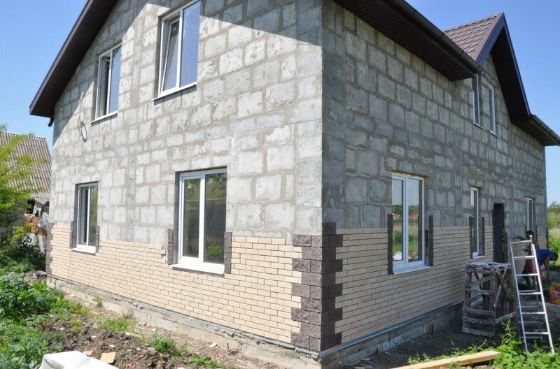 отделка дома из пеноблоков, отделка фасада газобетонного дома, дома из пеноблока, отделка дома из газобетона, отделка дома из газобетона снаружи варианты
