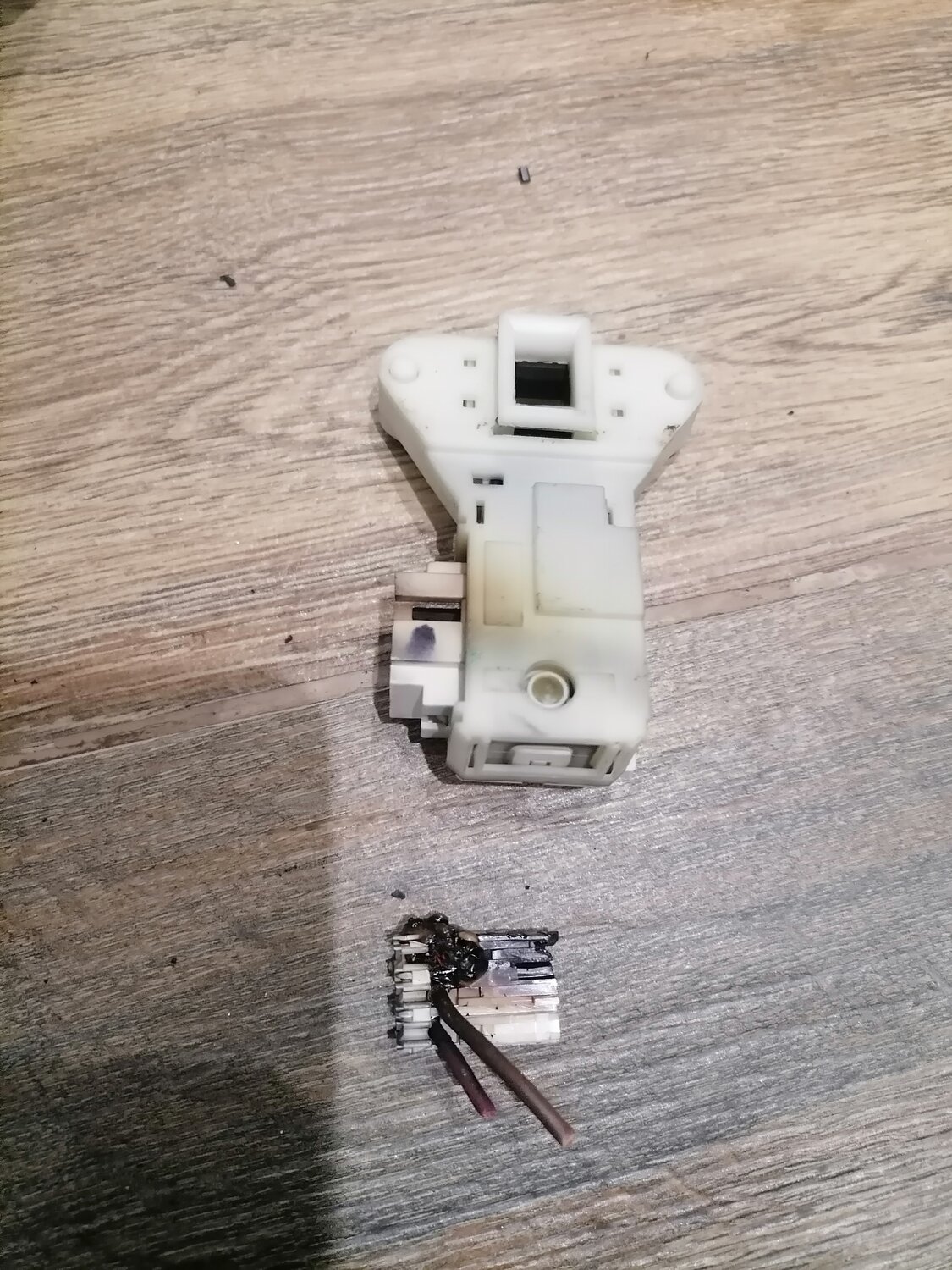 Замена блокировки люка стиральной машины