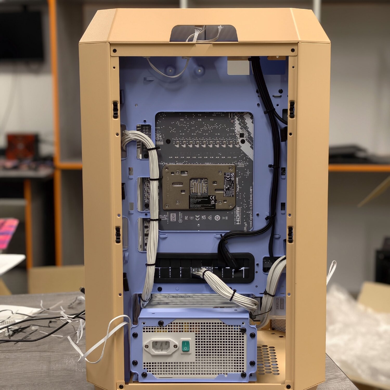 ������������ thermaltake the tower 300, ������������, �������������� ������ ��������������������, thermaltake the tower 300, �������������� ������ ����