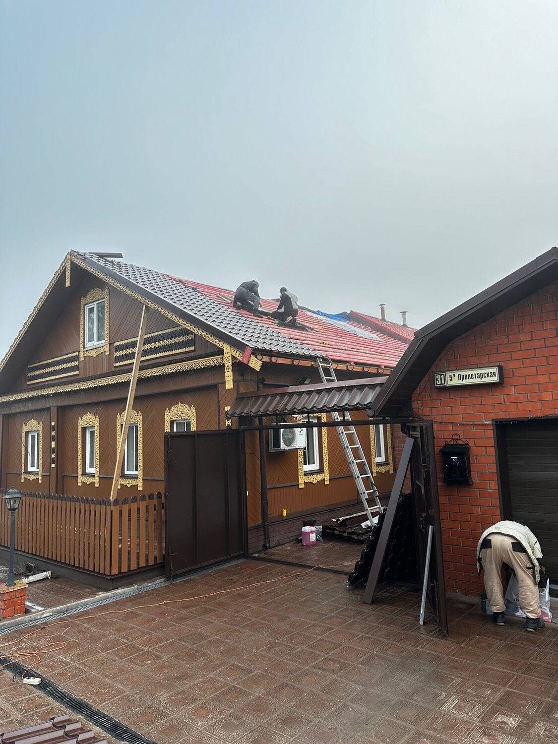 Замена кровли на металлочерепицу.