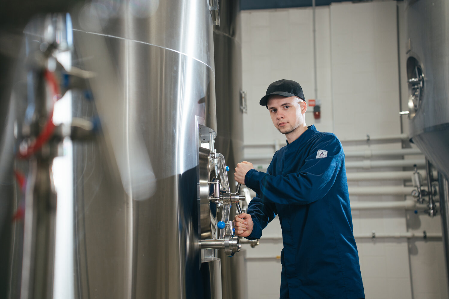 craft beer brewery, brewery worker, �������� ������������������, ������������������������ ��������, ��������������